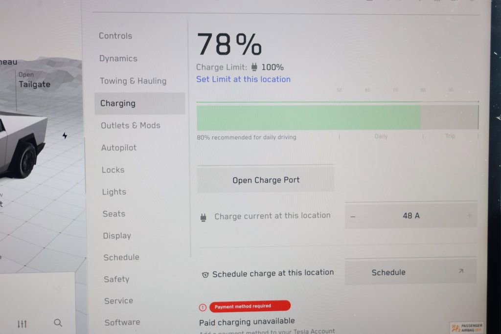 Used 2024 Tesla Cybertruck AWD Crew Cab image 18