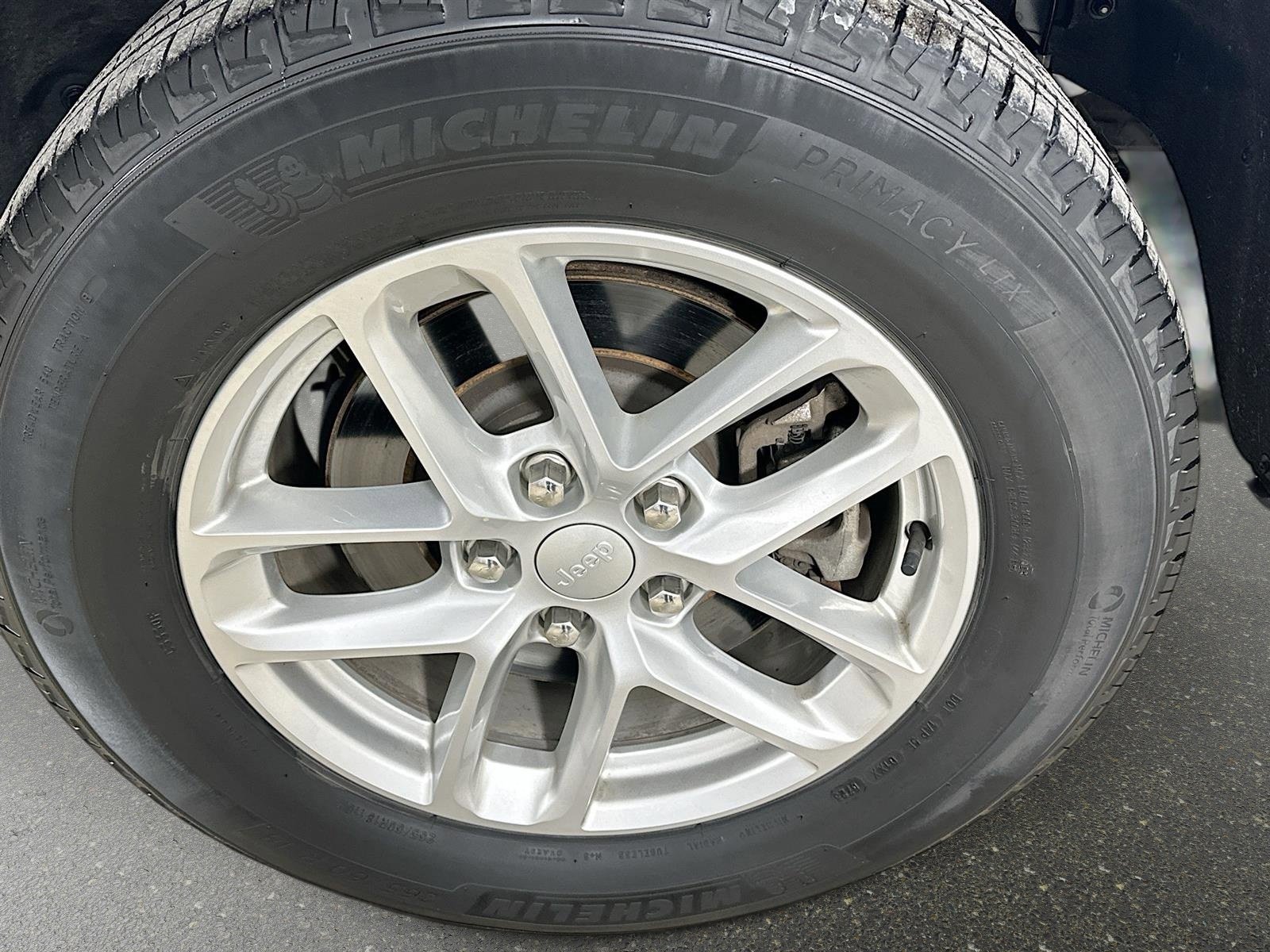 Used 2023 Jeep Grand Cherokee L Laredo image 38