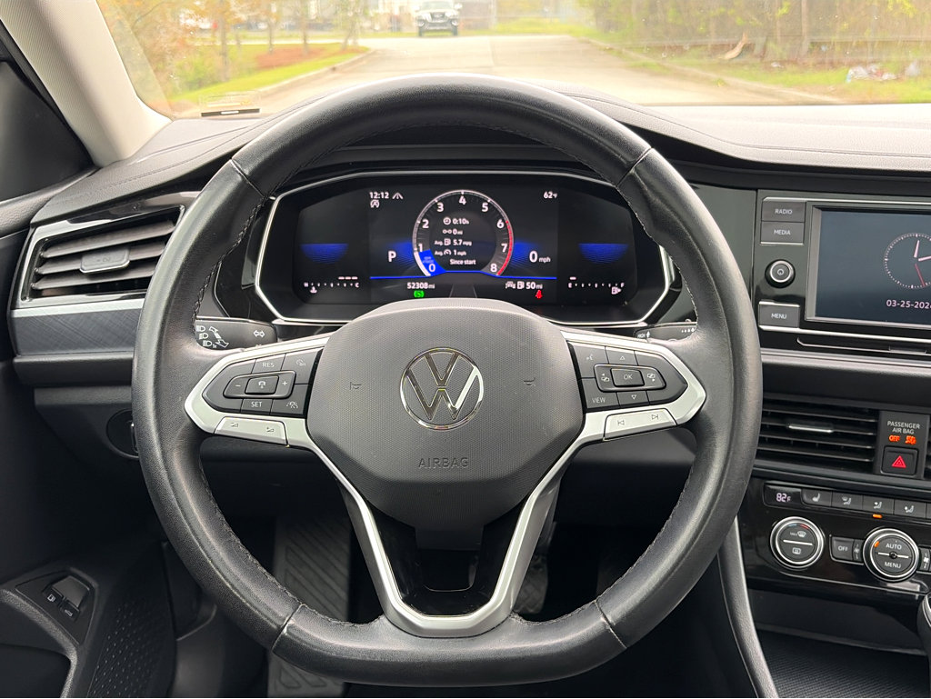 Used 2024 Volkswagen Jetta SE image 14
