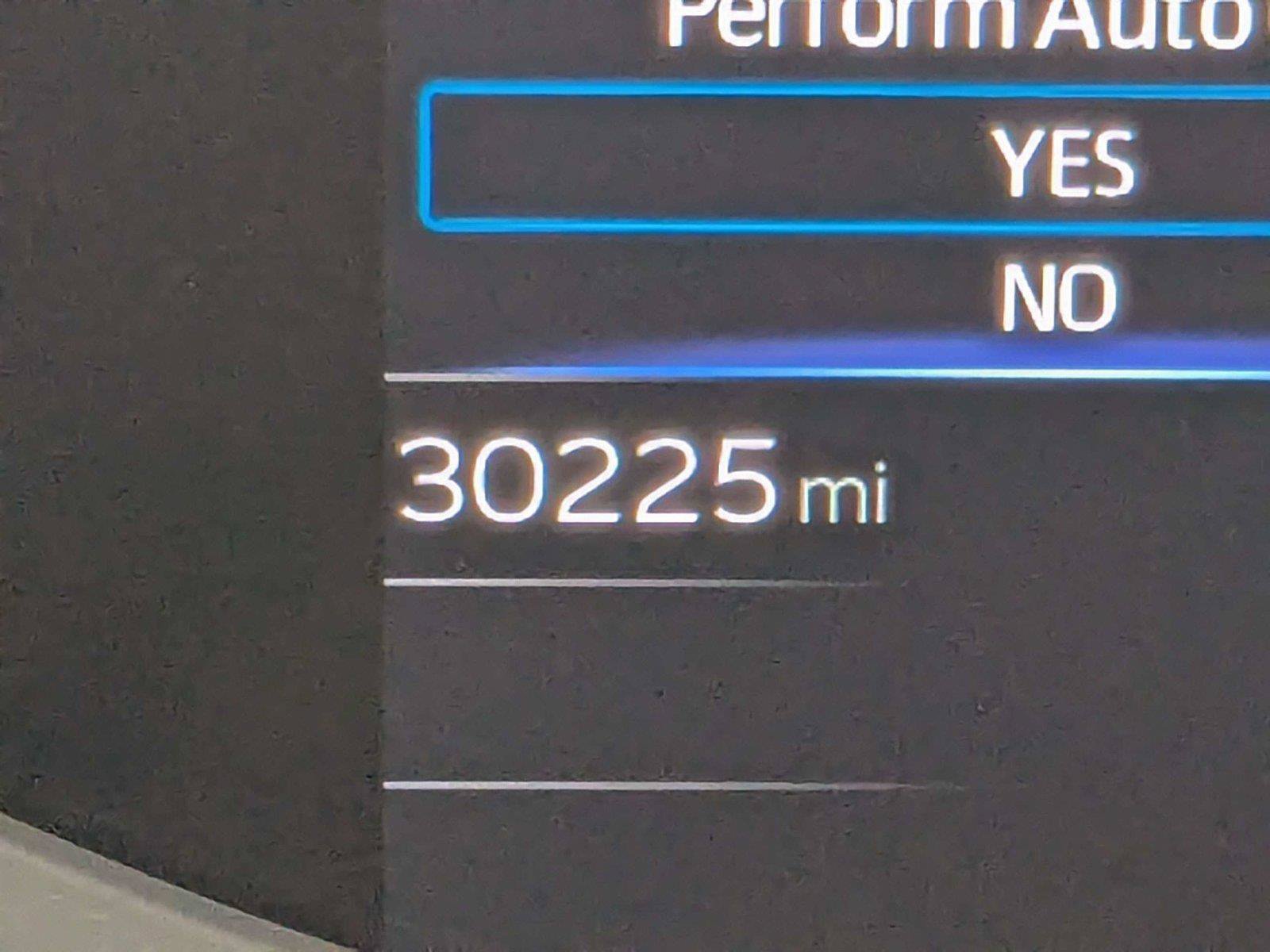 Certified 2025 Toyota Prius LE FWD image 19