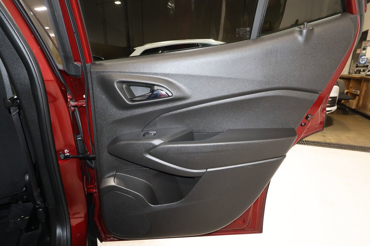 Certified 2024 Chevrolet Trax RS w/ Driver Confidence Package FWD image 18