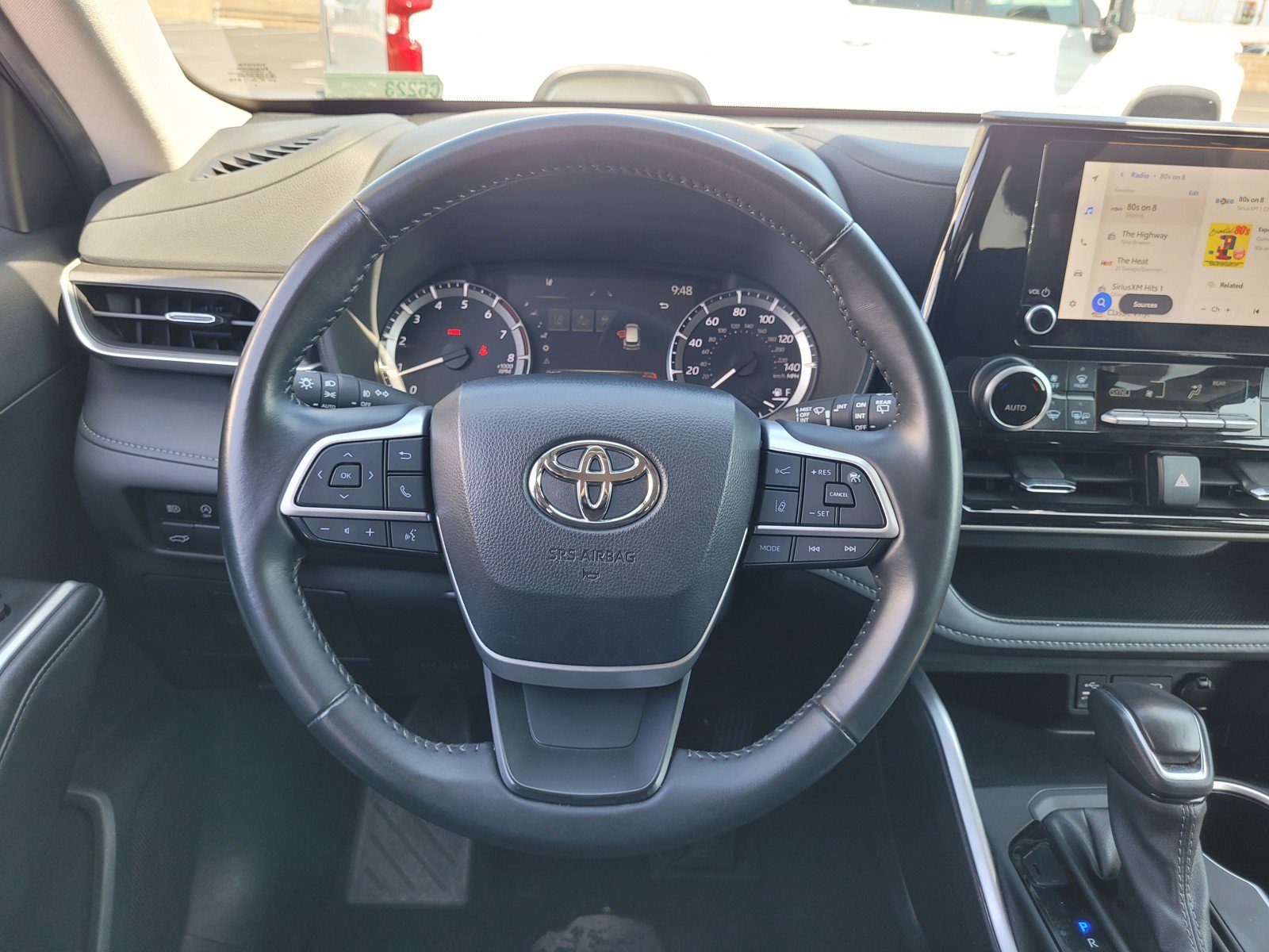 Used 2024 Toyota Highlander LE AWD/4WD image 17