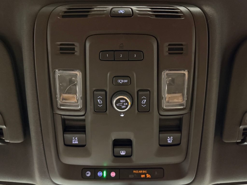 Used 2023 Cadillac Escalade Premium Luxury AWD/4WD image 17