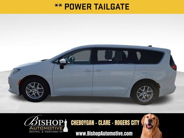Used 2023 Chrysler Voyager LX FWD image 11