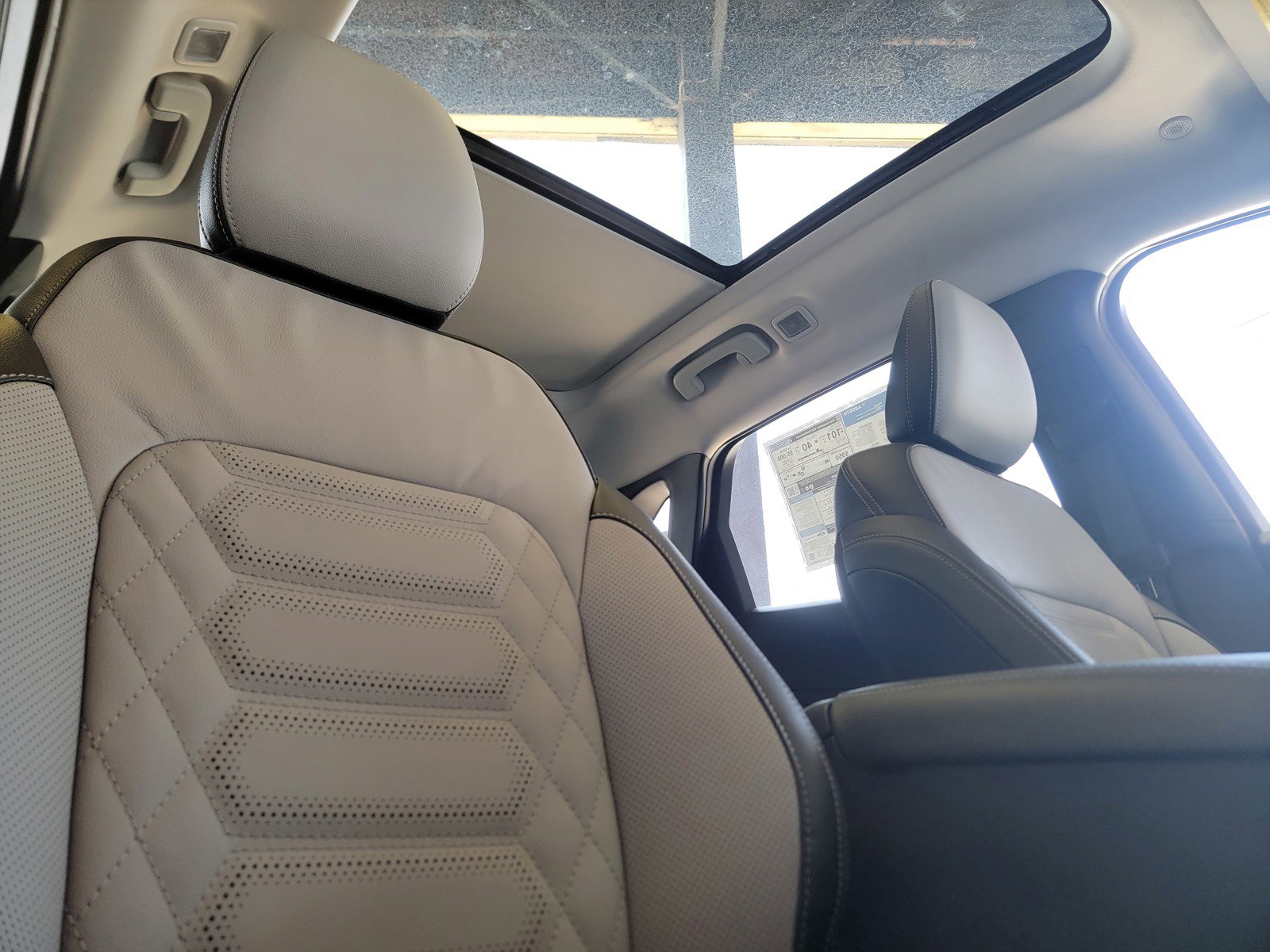 New 2024 Ford Escape SE w/ PHEV Premium Package image 17