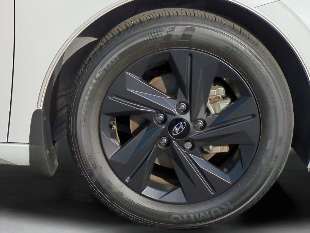 Used 2023 Hyundai Elantra SEL image 10