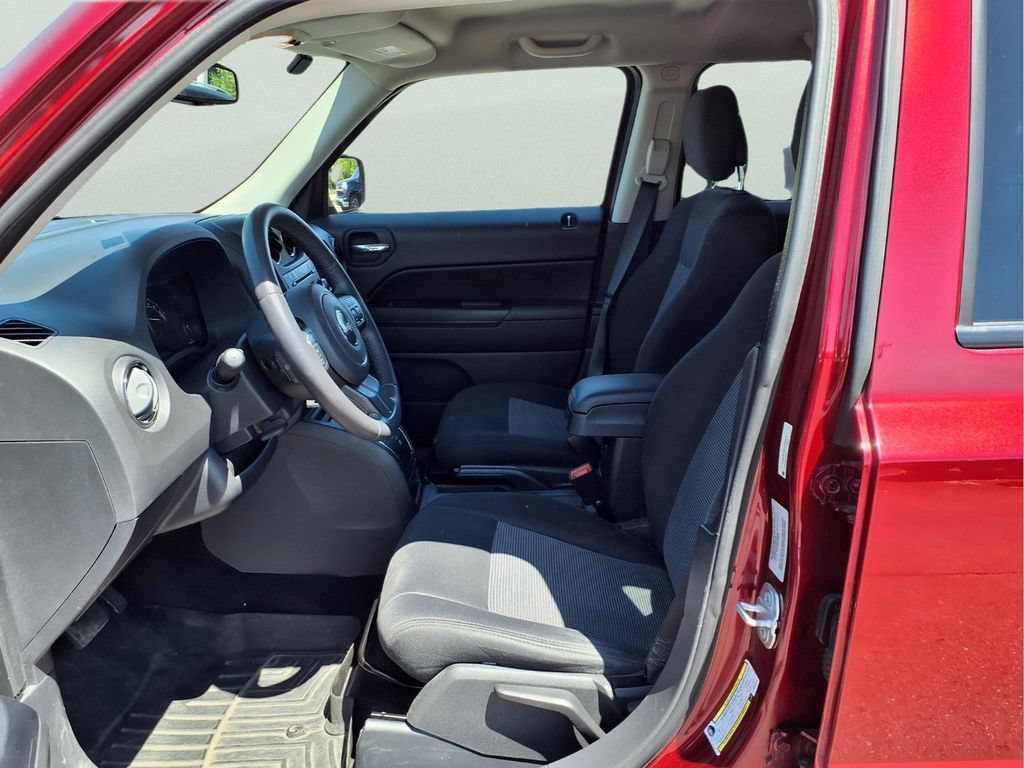 Used 2015 Jeep Patriot Latitude AWD/4WD image 9