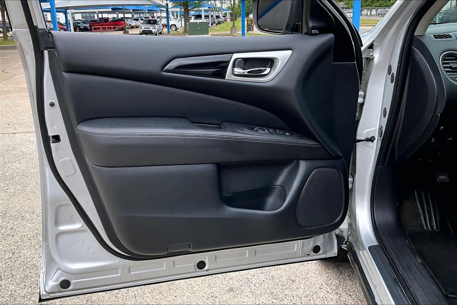 Used 2020 Nissan Pathfinder SV FWD image 22