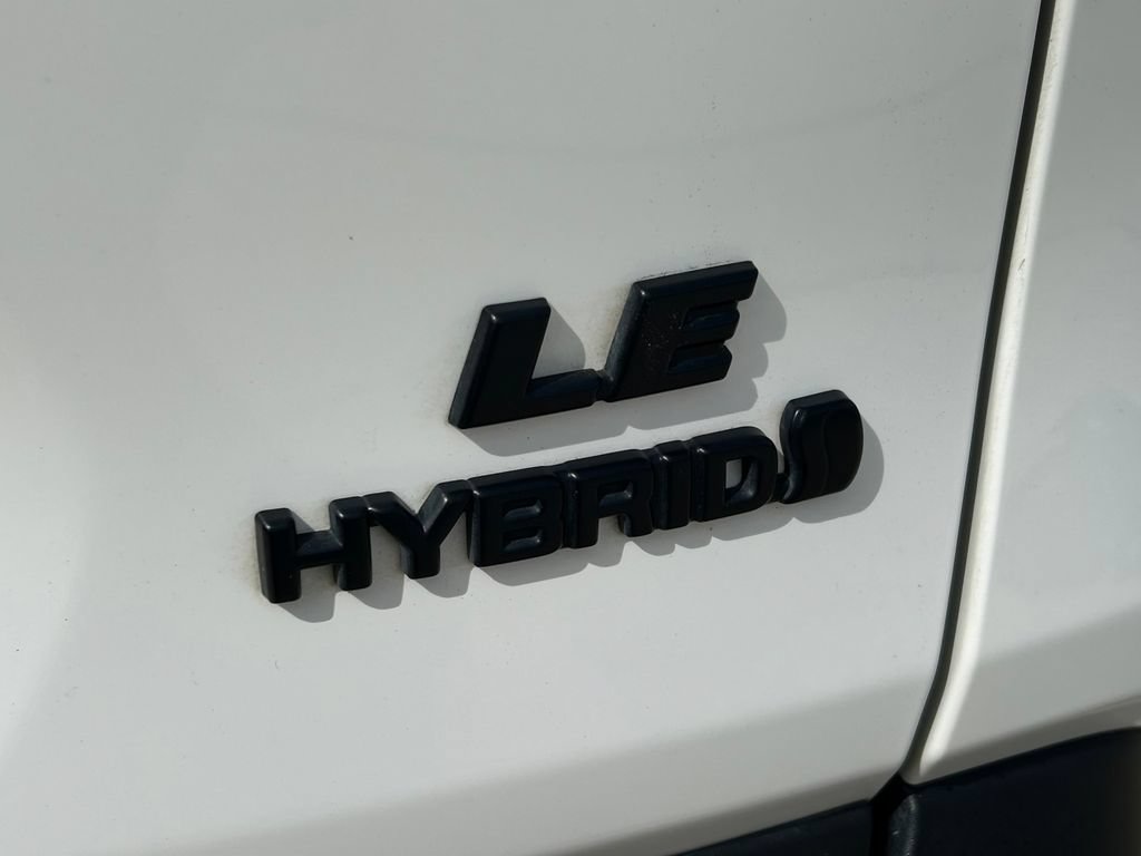 Certified 2022 Toyota RAV4 LE AWD/4WD image 13