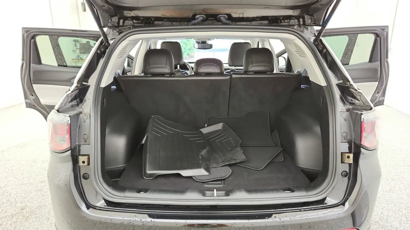 Used 2022 Jeep Compass Limited image 19