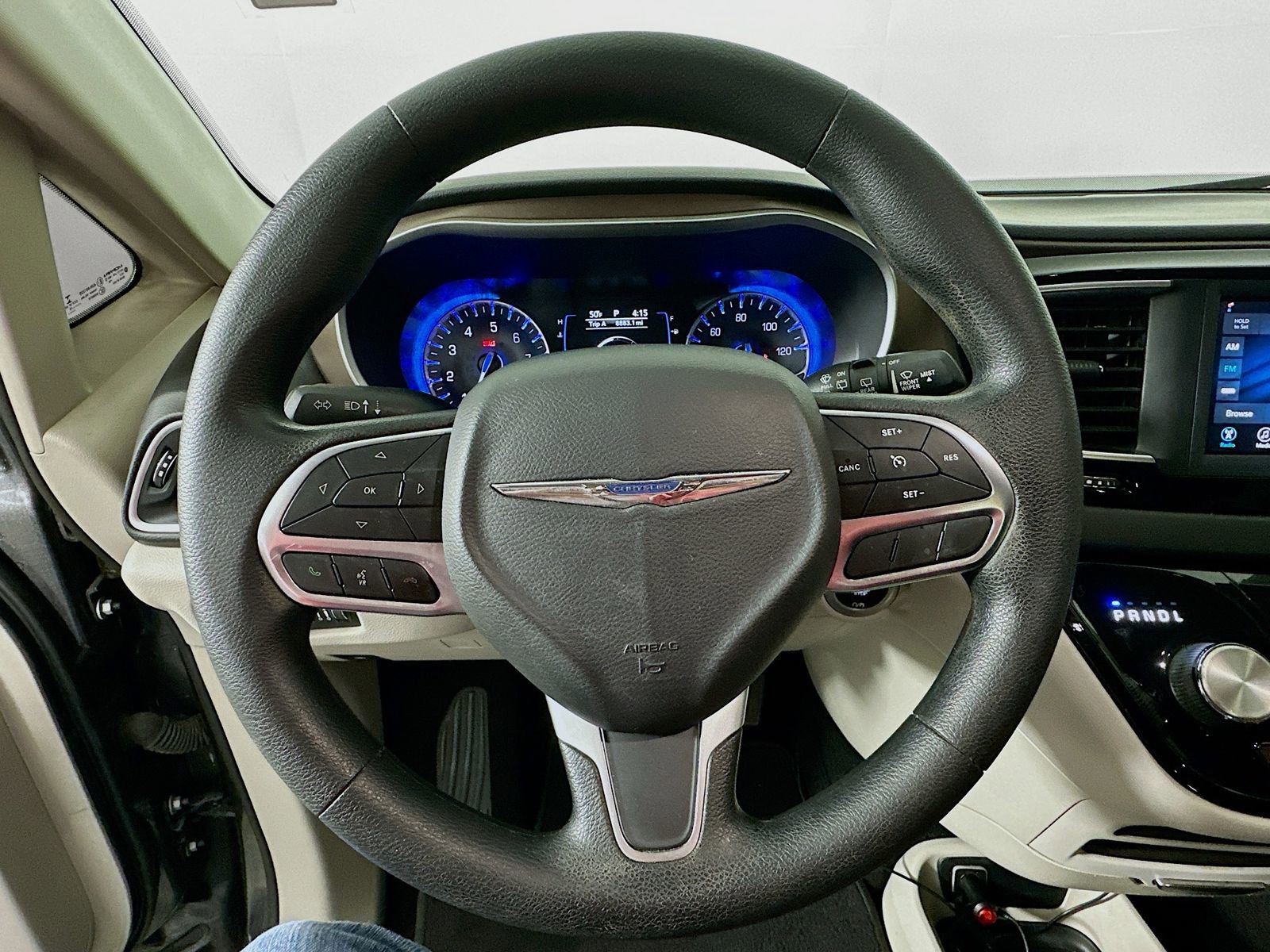 Used 2020 Chrysler Voyager LX image 12