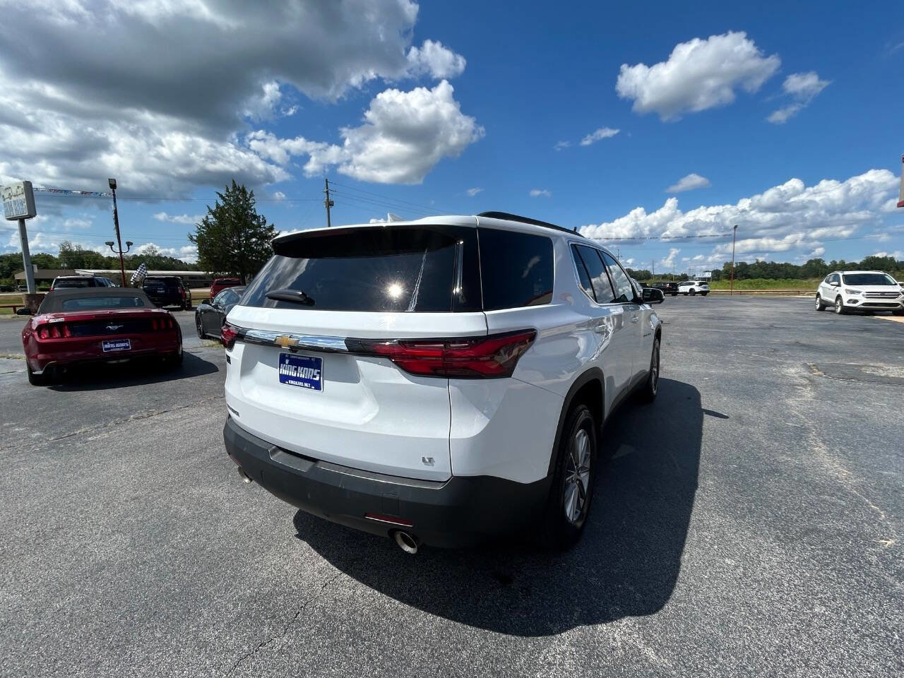 Used 2023 Chevrolet Traverse LT FWD image 7