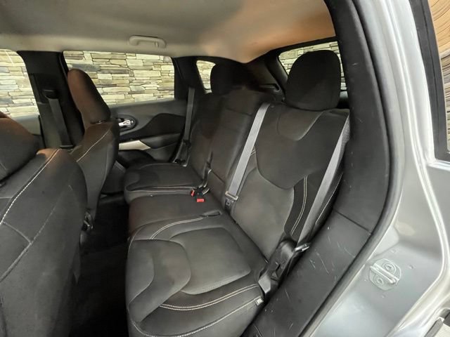 Used 2017 Jeep Cherokee Latitude w/ Cold Weather Group AWD/4WD image 32