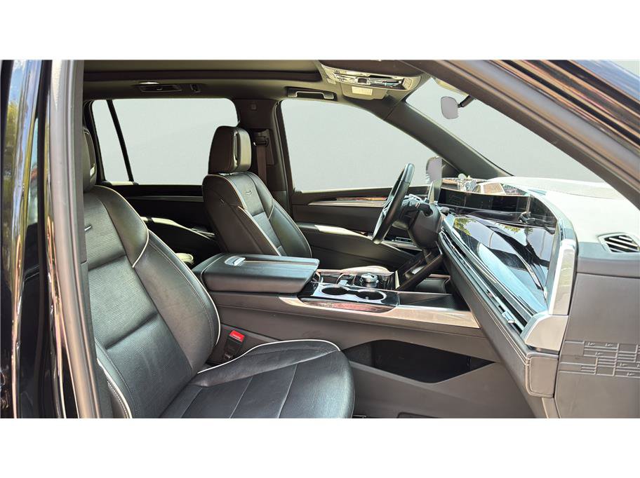 Used 2025 Cadillac Escalade ESV Sport w/ Touring Package AWD/4WD image 24