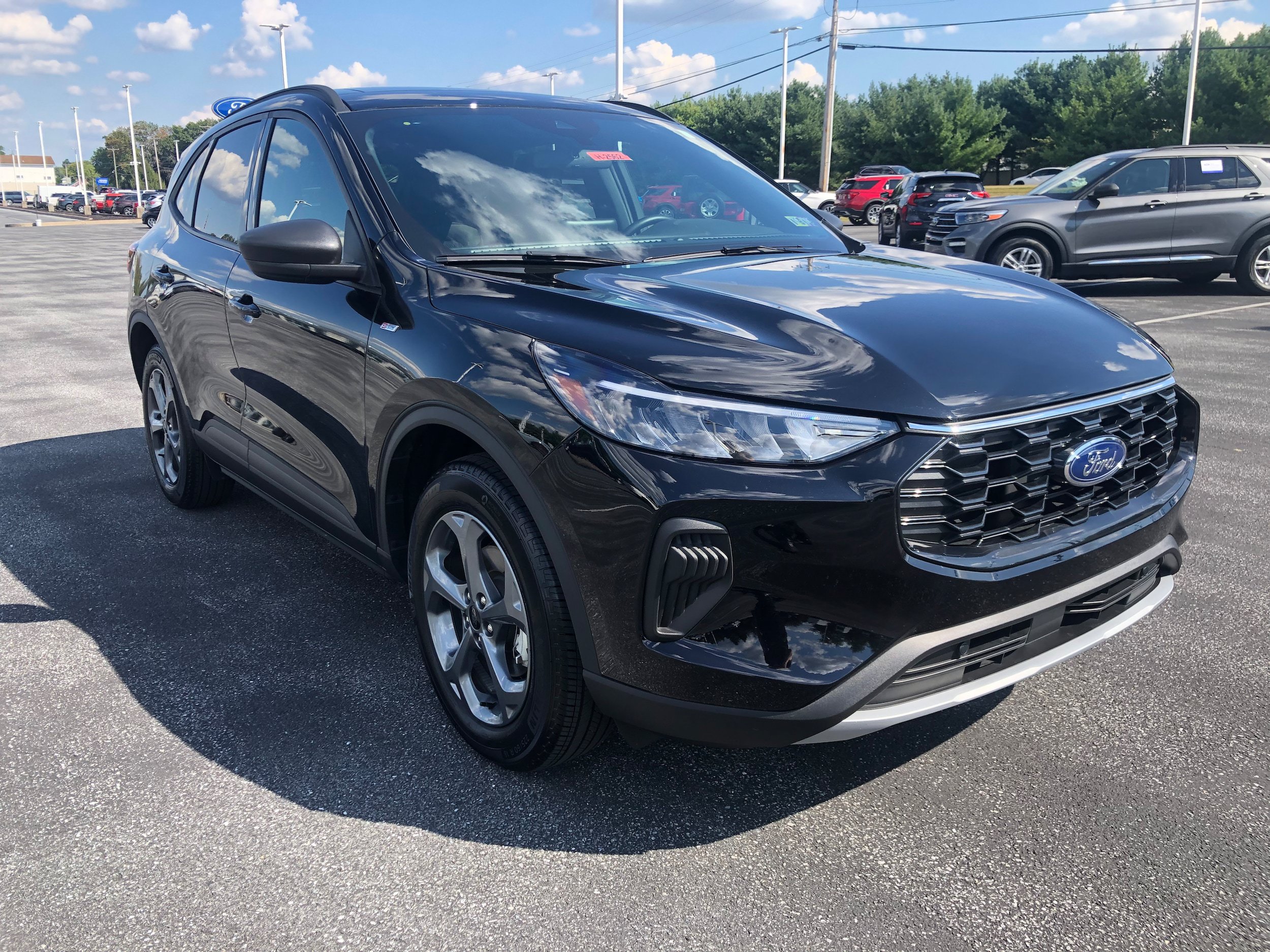 Used 2025 Ford Escape ST-Line w/ Cold Weather Package AWD/4WD image 7