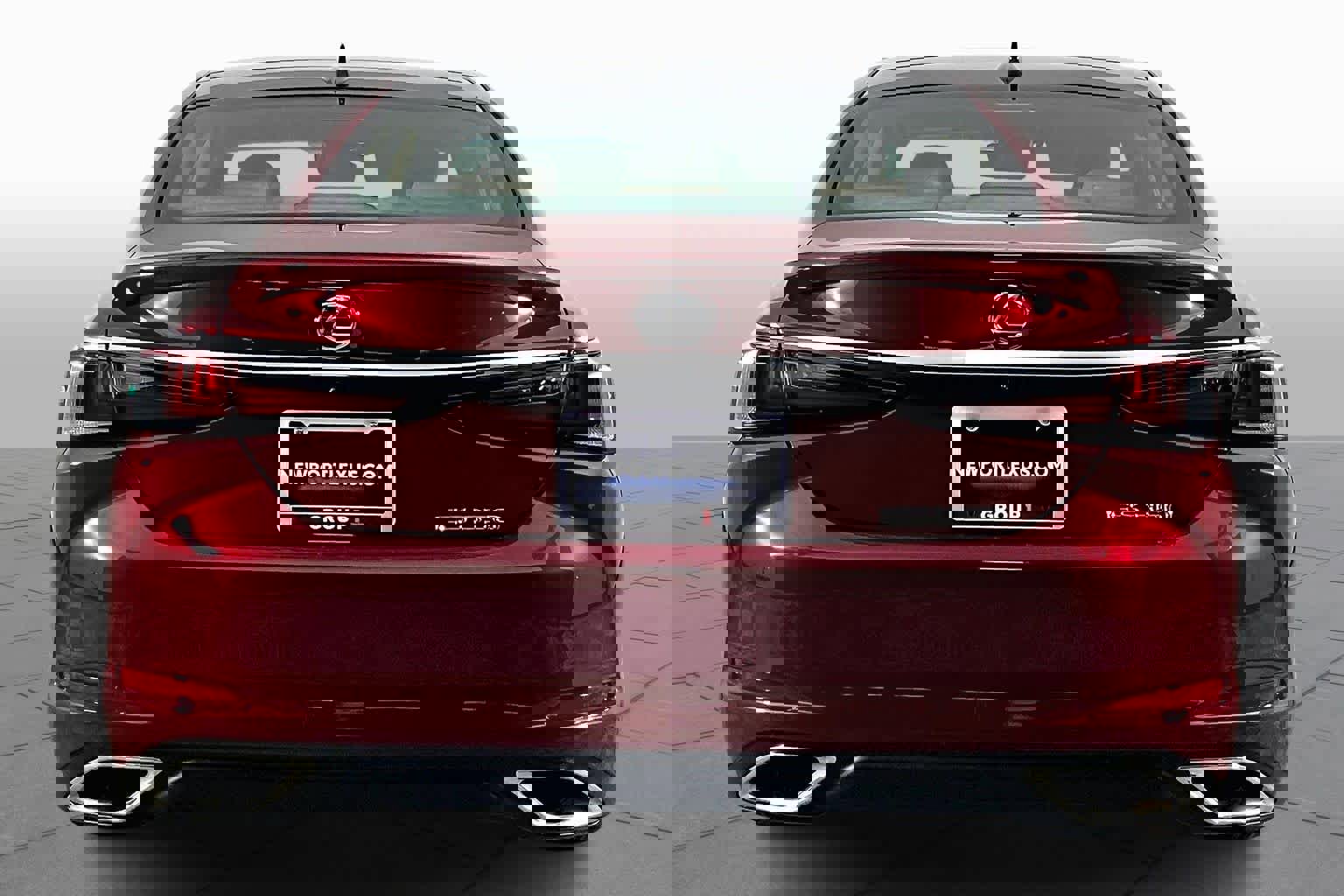 New 2025 Lexus ES 350 Ultra Luxury image 4