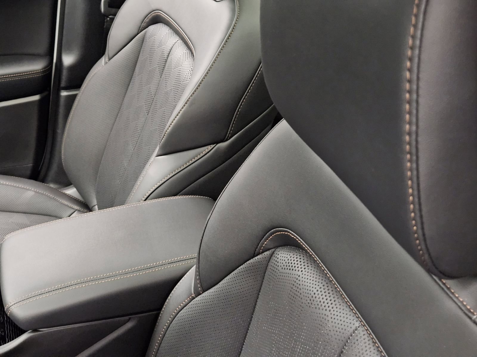 New 2026 Jeep Cherokee Overland image 25