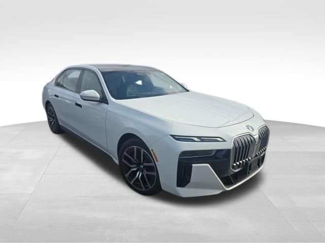 Used 2025 BMW 740i xDrive image 9