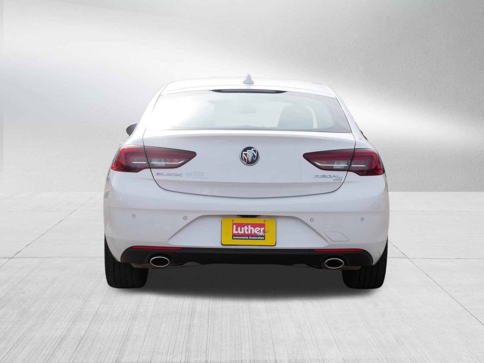 Used 2018 Buick Regal Essence w/ Driver Confidence Package #1 image 6