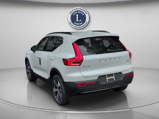 New 2026 Volvo XC40 B5 Plus w/ Protection Package Premier AWD/4WD image 11