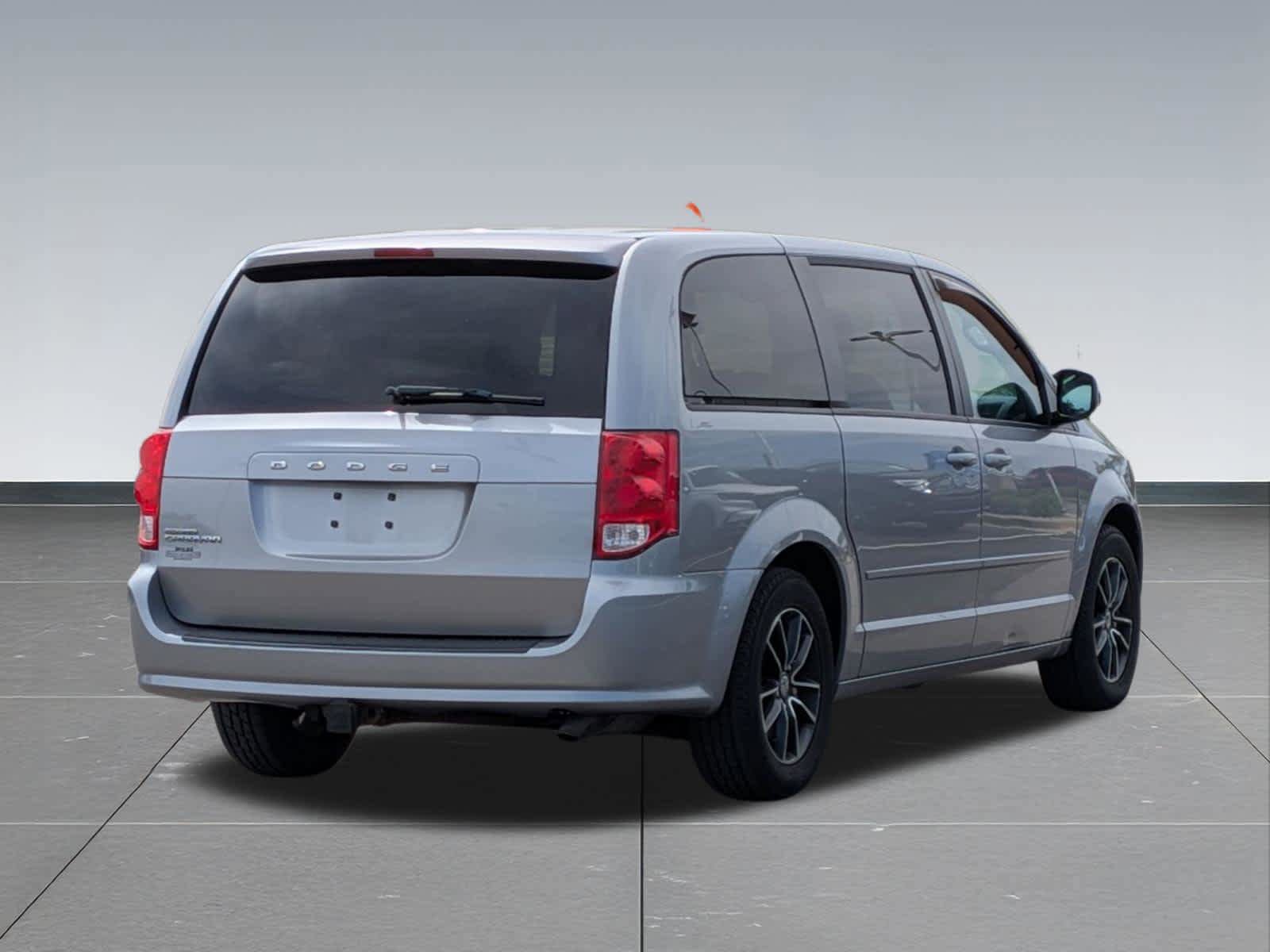 Used 2016 Dodge Grand Caravan SXT FWD image 5