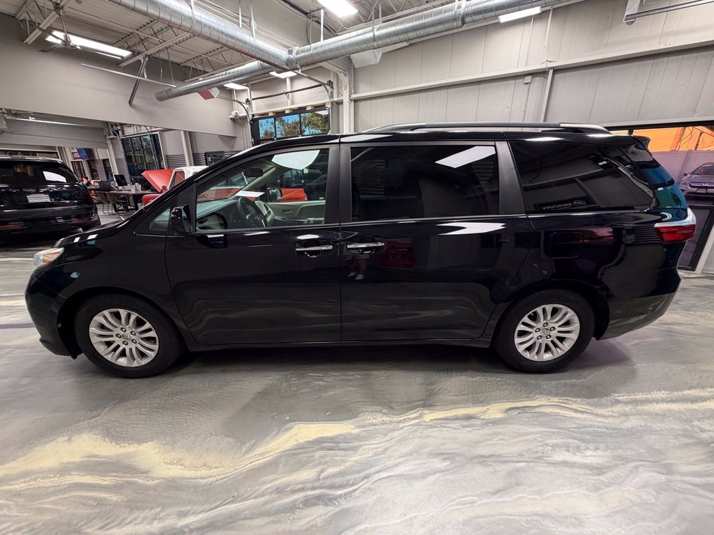 Used 2016 Toyota Sienna XLE w/ XLE Navigation Package FWD image 40