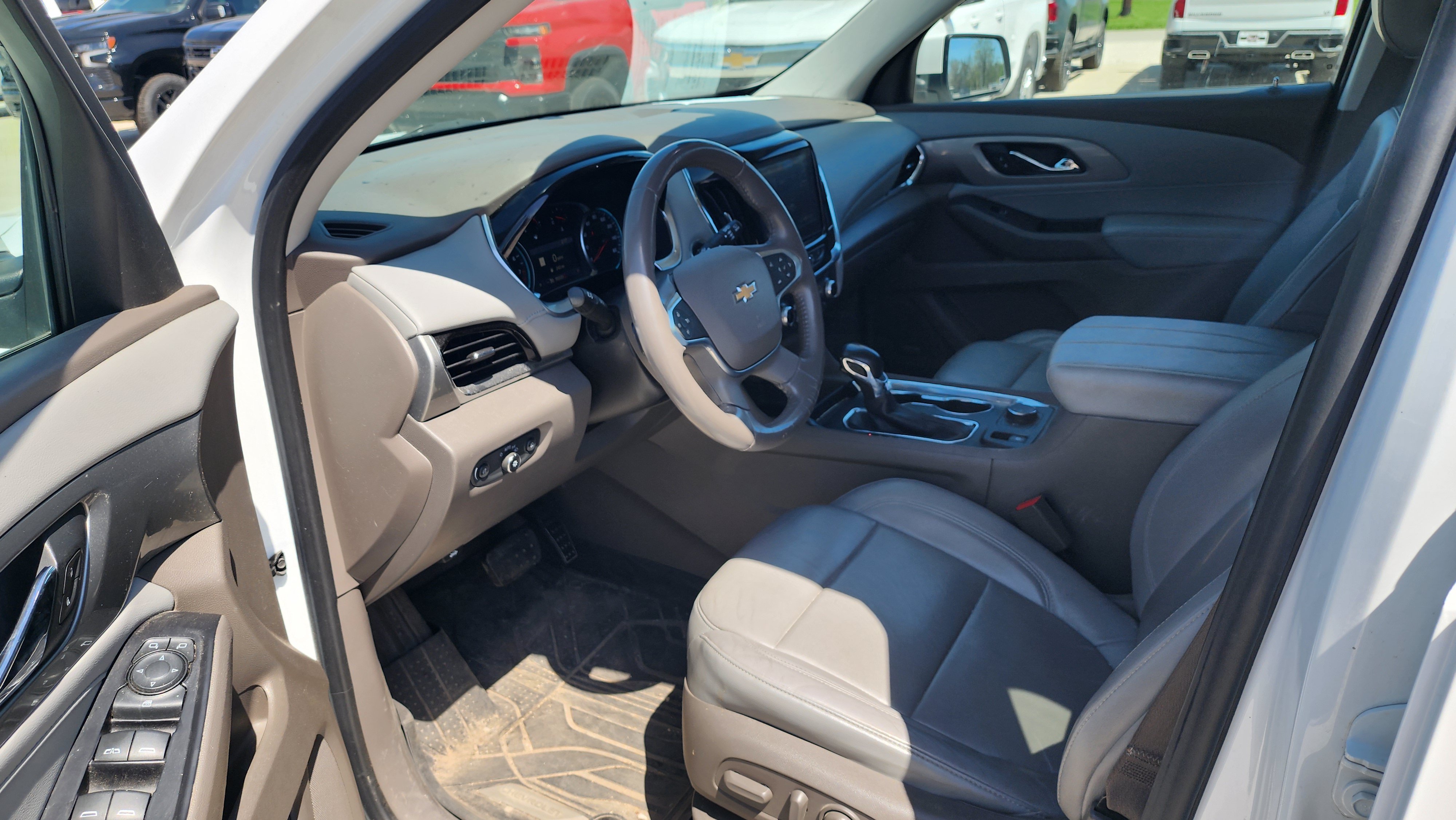 Certified 2021 Chevrolet Traverse LT w/ LT Premium Package AWD/4WD image 8