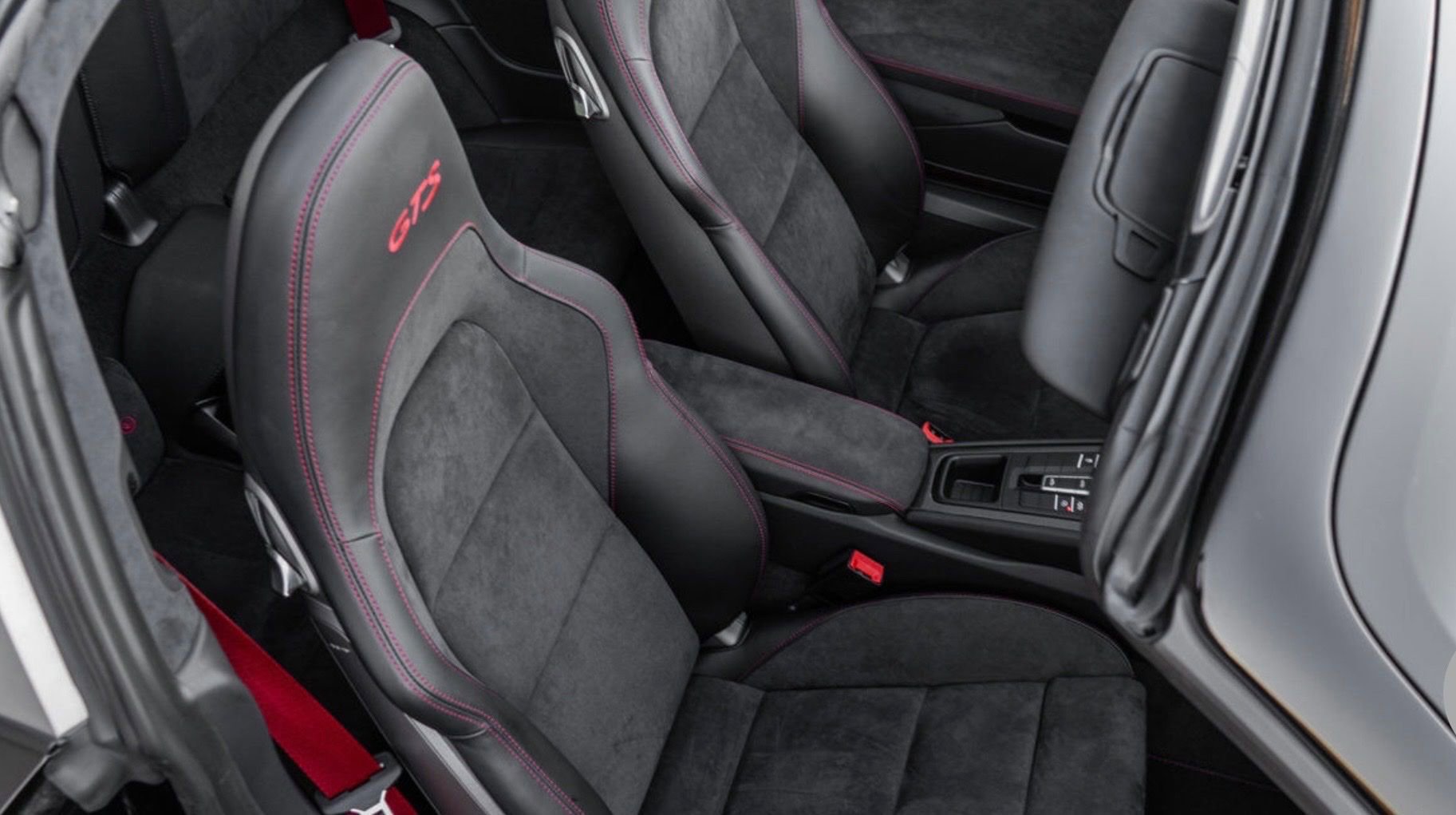 Used 2019 Porsche 911 Targa 4 GTS image 4