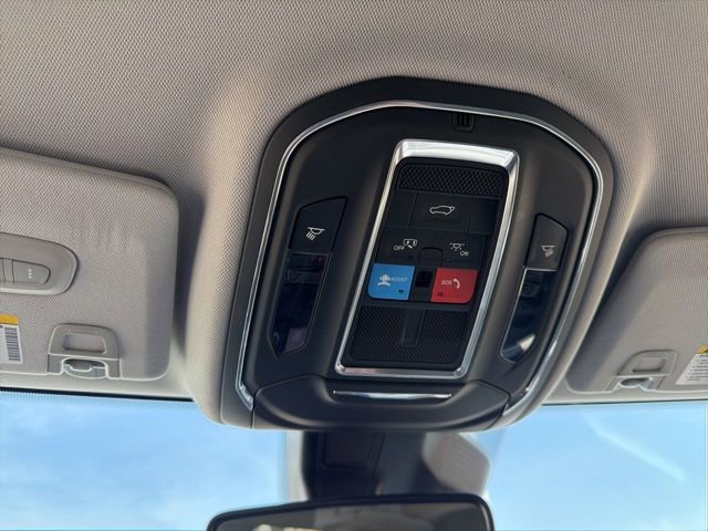 Used 2023 Jeep Grand Cherokee L Limited AWD/4WD image 32