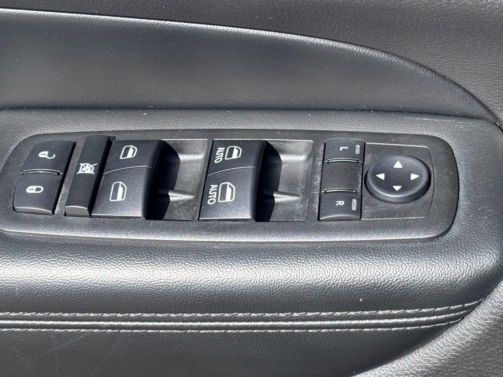 Used 2018 Jeep Grand Cherokee Limited AWD/4WD image 21