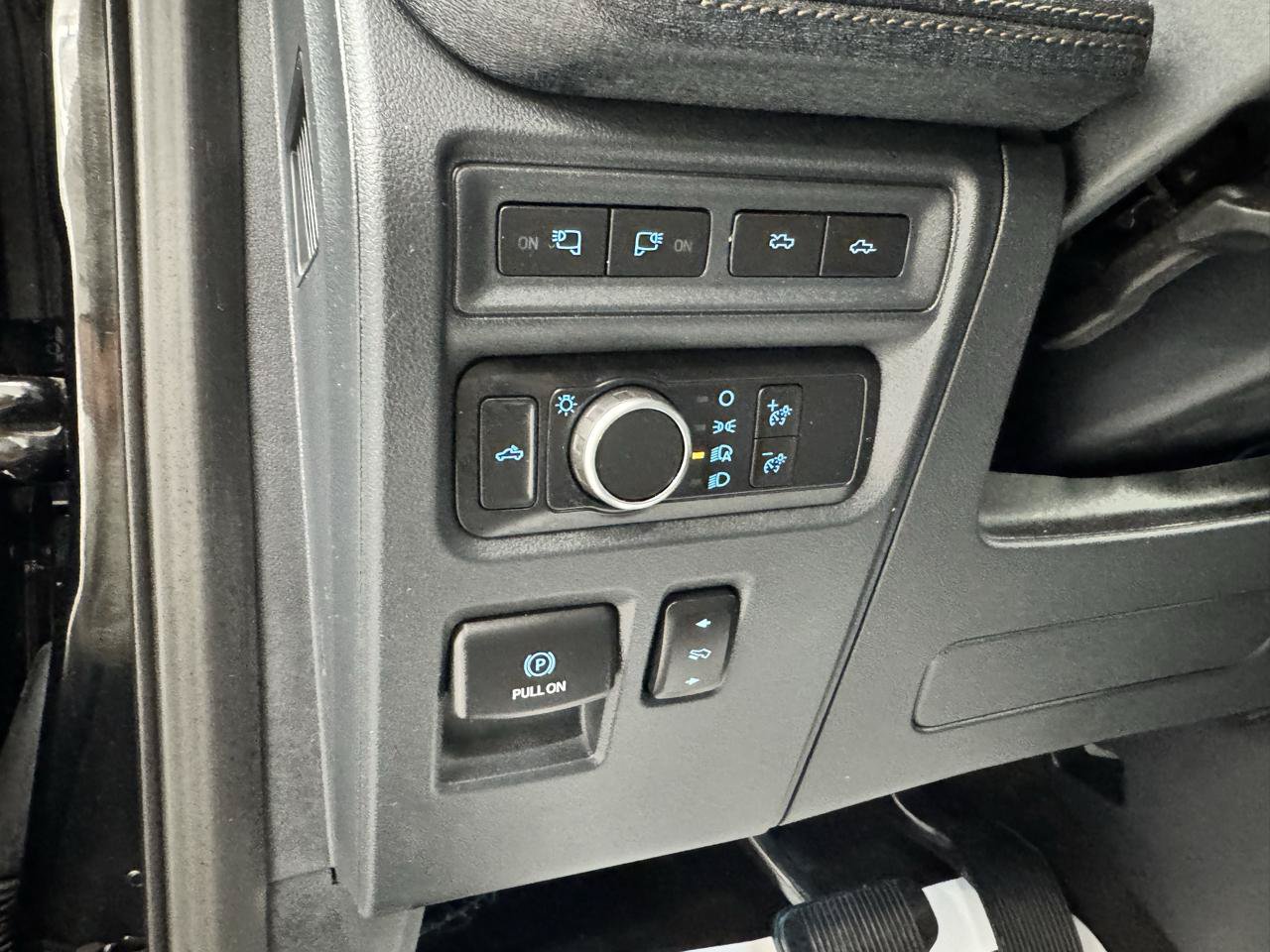 Used 2022 Ford F150 Lightning Lariat AWD/4WD image 12