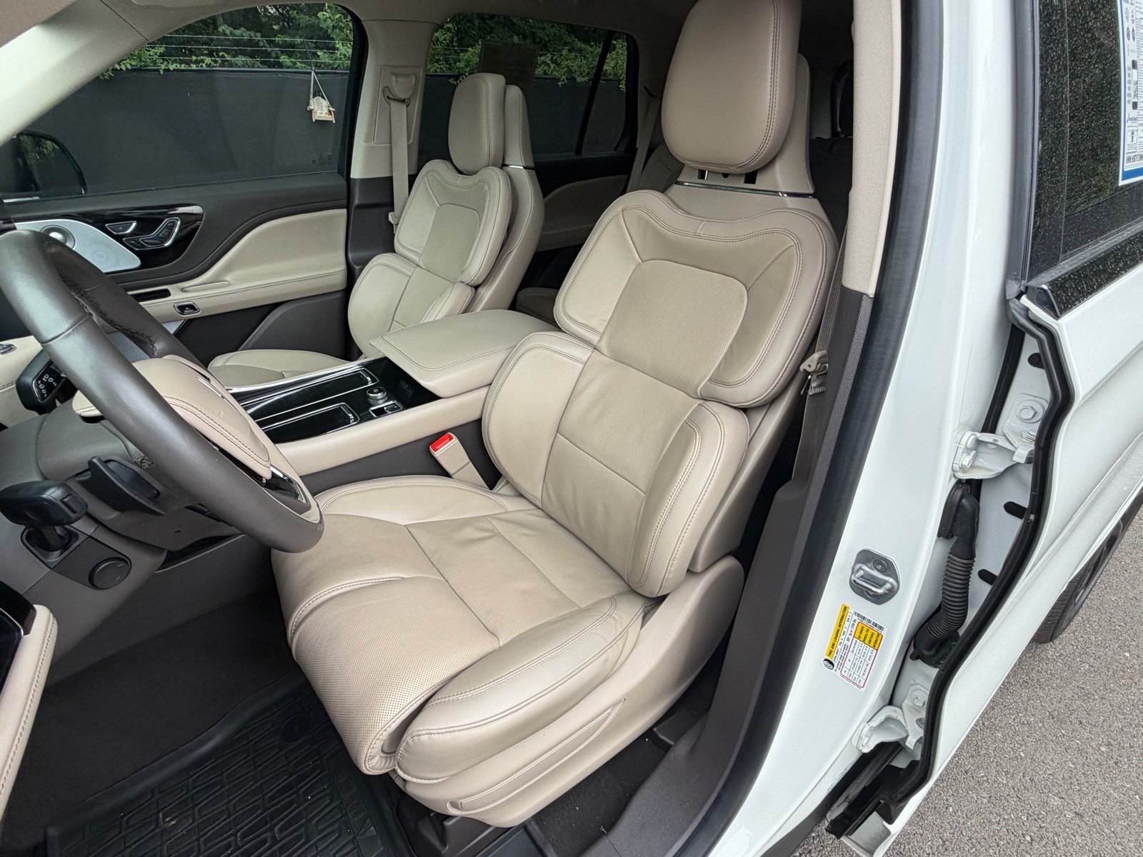 Certified 2022 Lincoln Aviator Reserve w/ Equipment Group 201A AWD/4WD image 25