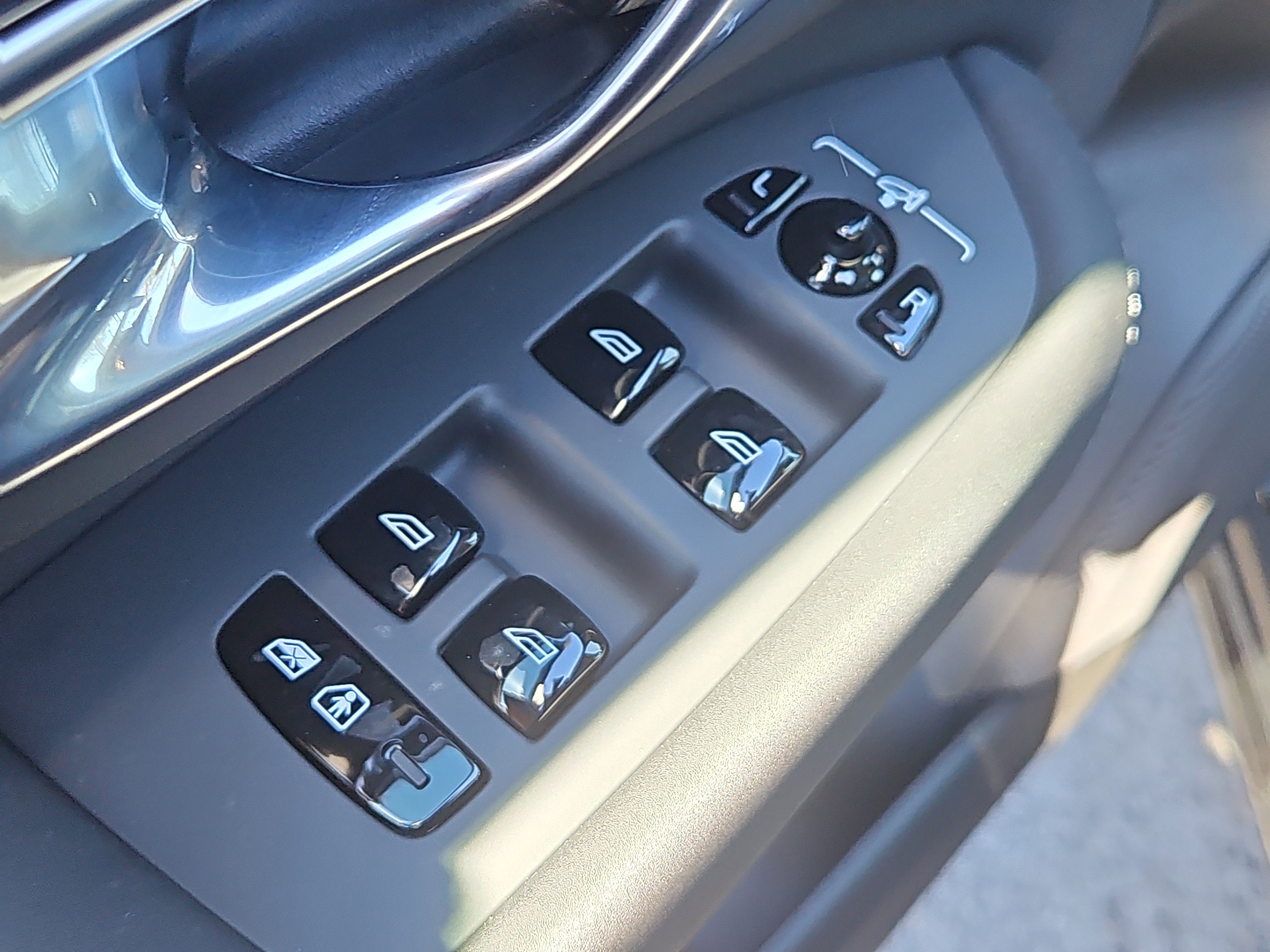 New 2026 Volvo XC90 B6 Ultra w/ Protection Package image 19