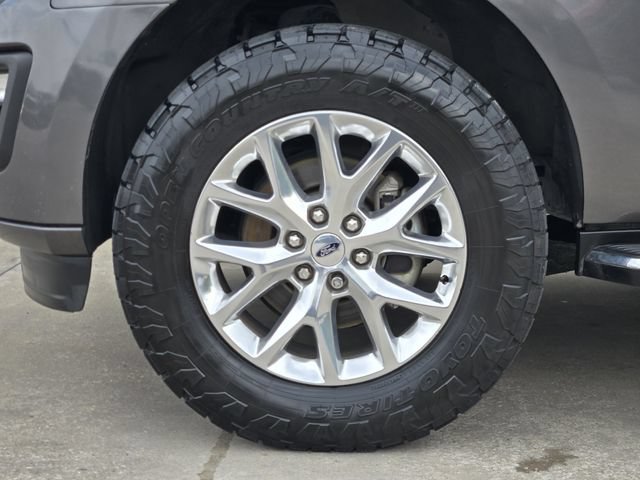 Used 2020 Ford Expedition XLT w/ Equipment Group 202A AWD/4WD image 14