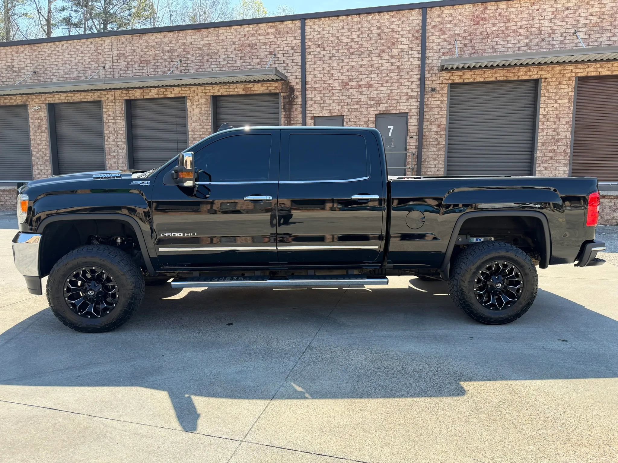 Used 2018 GMC Sierra 2500 SLT w/ Duramax Plus Package AWD/4WD image 3