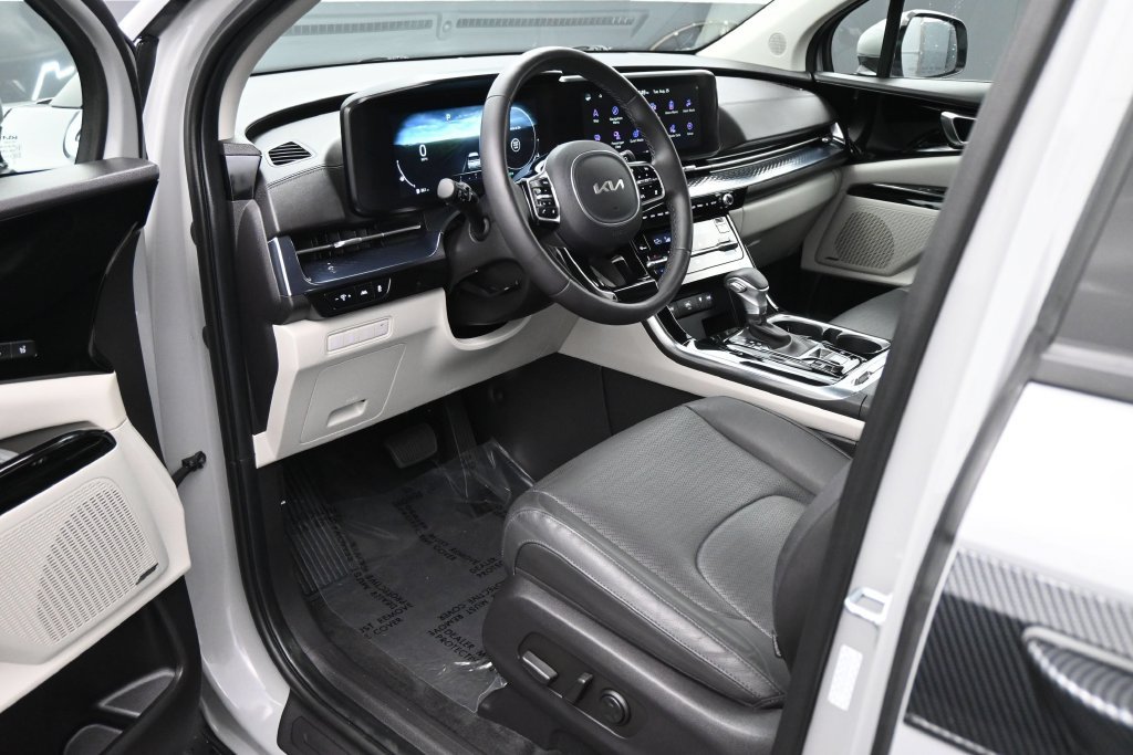 Used 2024 Kia Carnival SX Prestige FWD image 2