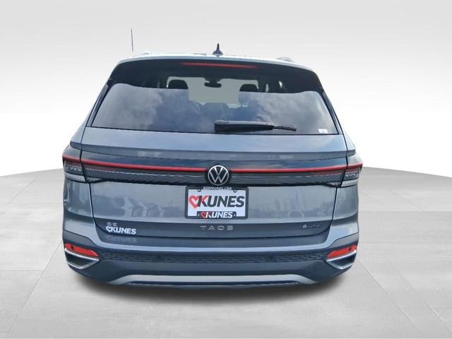Used 2025 Volkswagen Taos SE image 9
