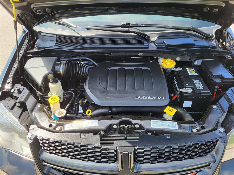 Used 2014 Dodge Grand Caravan R/T w/ Trailer Tow Group FWD image 35