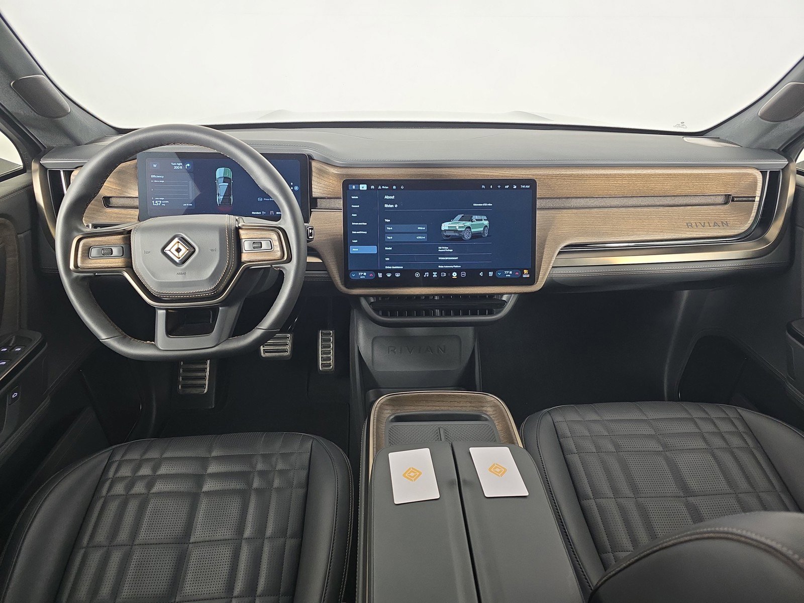 Used 2025 Rivian R1S Premium image 27