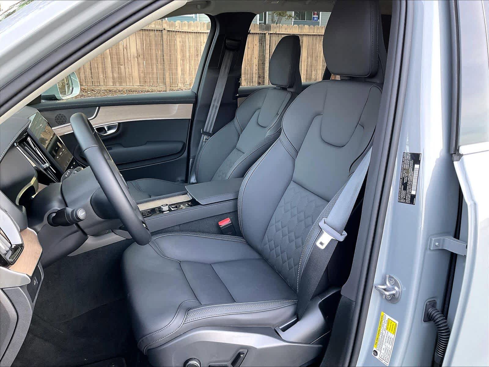 Used 2025 Volvo XC90 B6 Core w/ Protection Package Premier image 27