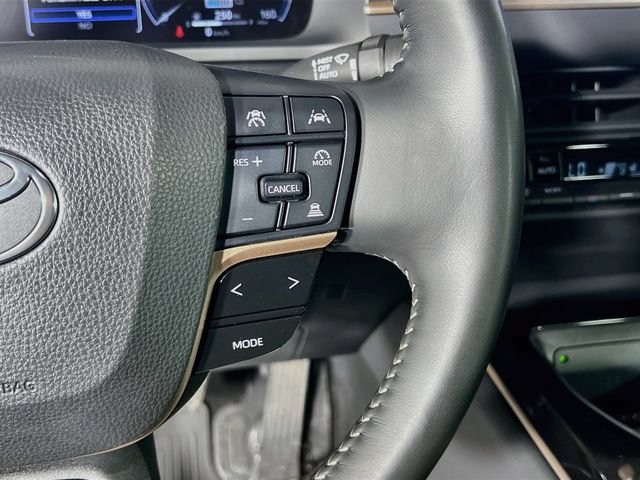 Used 2024 Toyota Crown AWD/4WD image 18