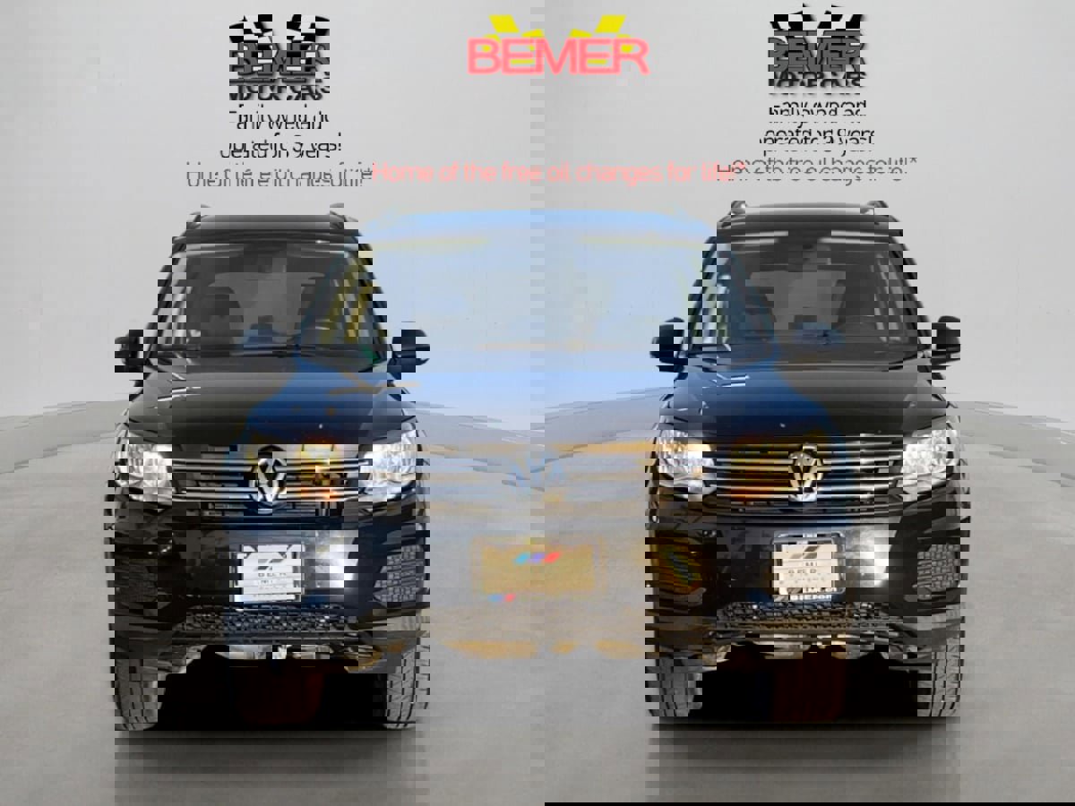 Used 2017 Volkswagen Tiguan Limited w/ Premium Package image 8