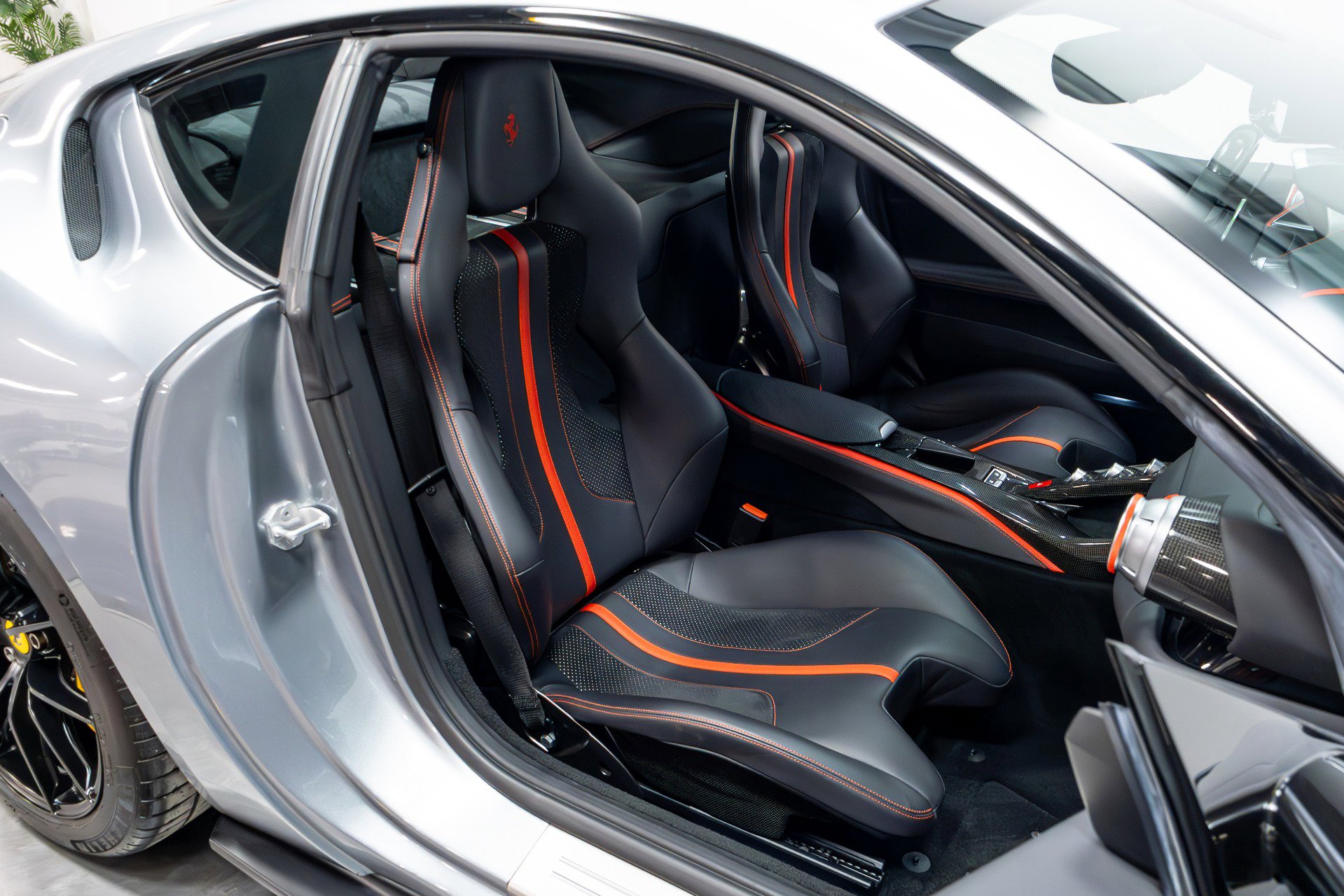 Used 2018 Ferrari 812 Superfast RWD image 27
