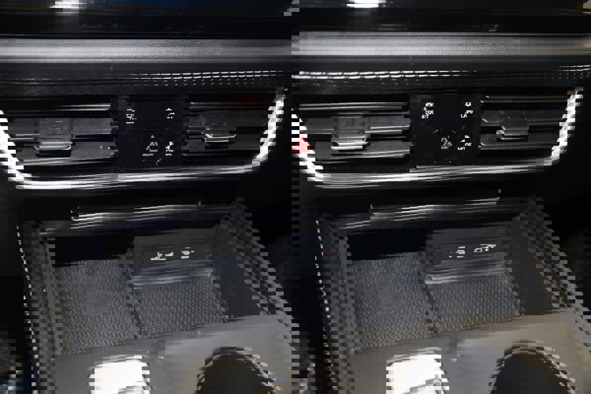 Used 2024 Volkswagen Atlas SE image 28