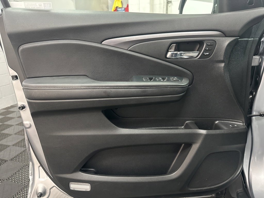 Used 2023 Honda Passport EX-L image 19