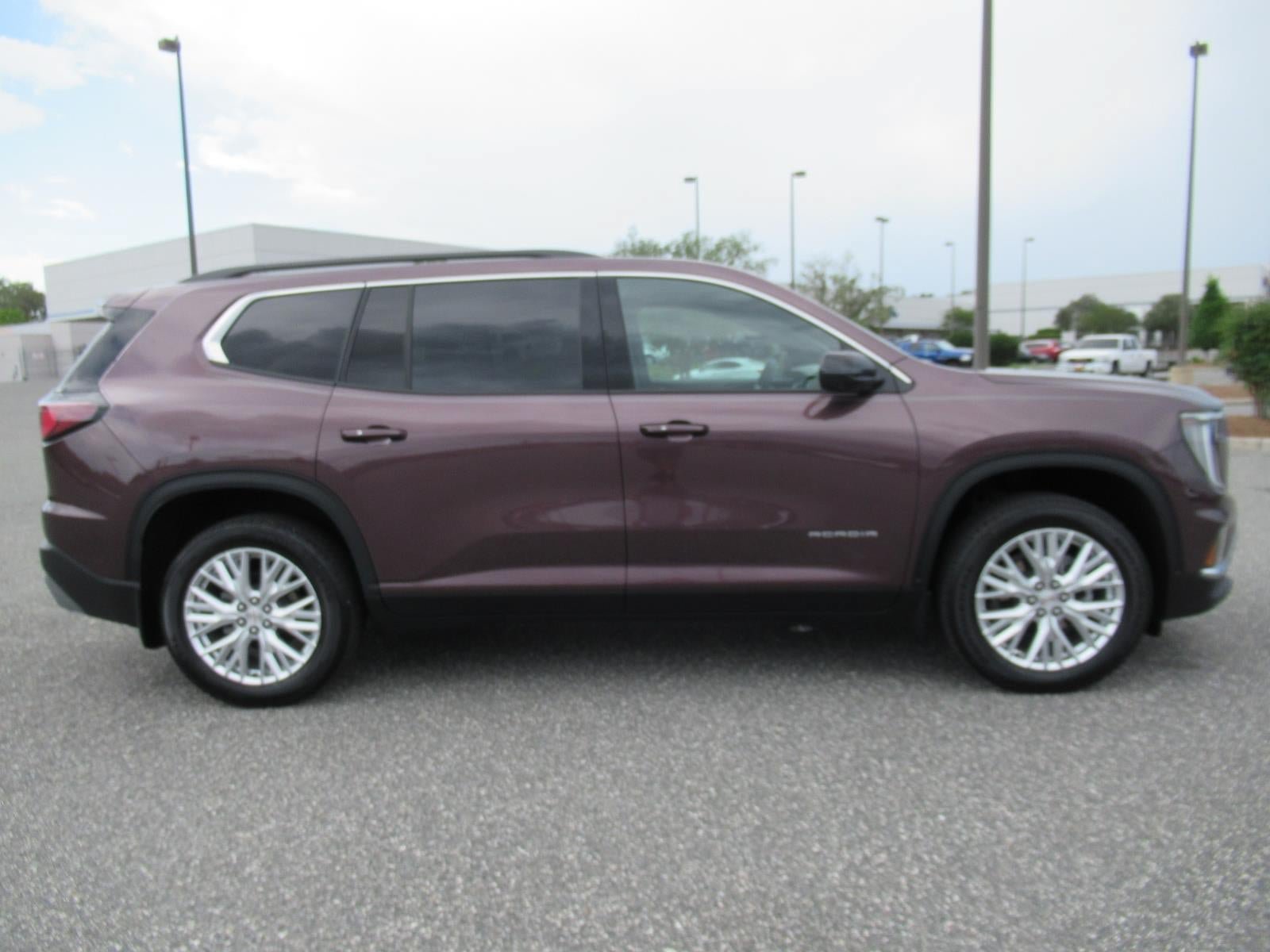 Used 2024 GMC Acadia Elevation w/ Luxury Package FWD image 2