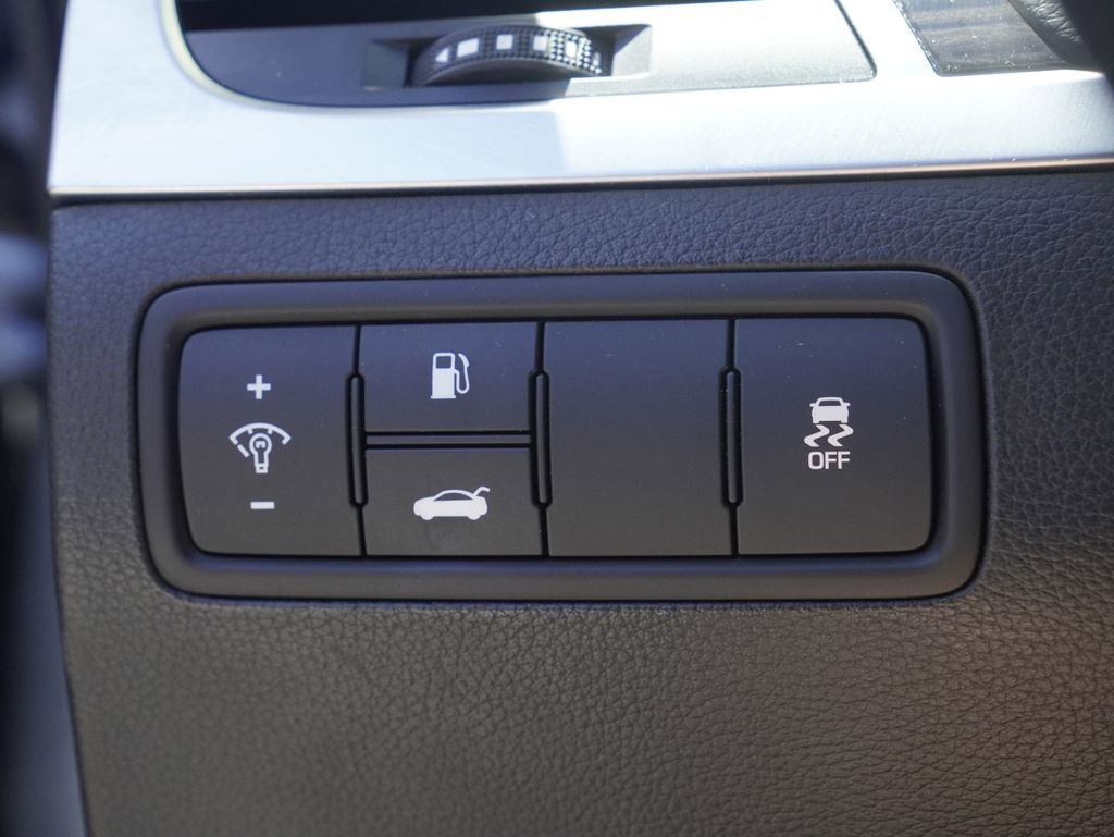 Used 2016 Hyundai Genesis 3.8 RWD image 10