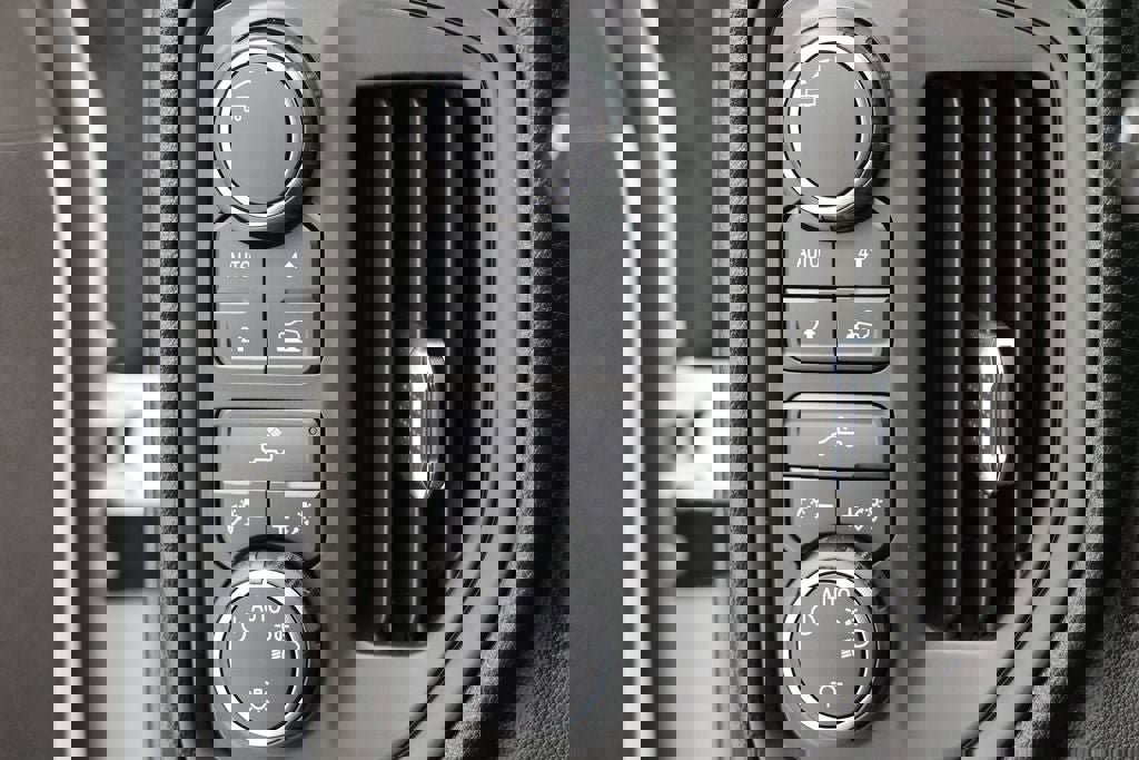 Used 2024 Chevrolet Silverado 1500 Custom image 28