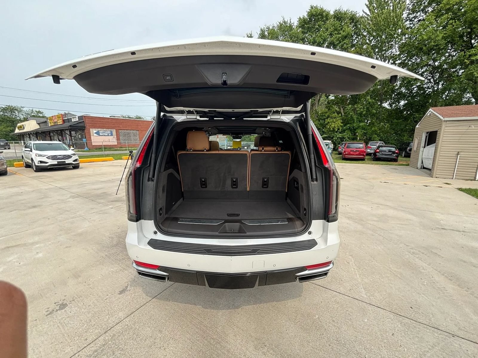 Used 2021 Cadillac Escalade Premium Luxury AWD/4WD image 22