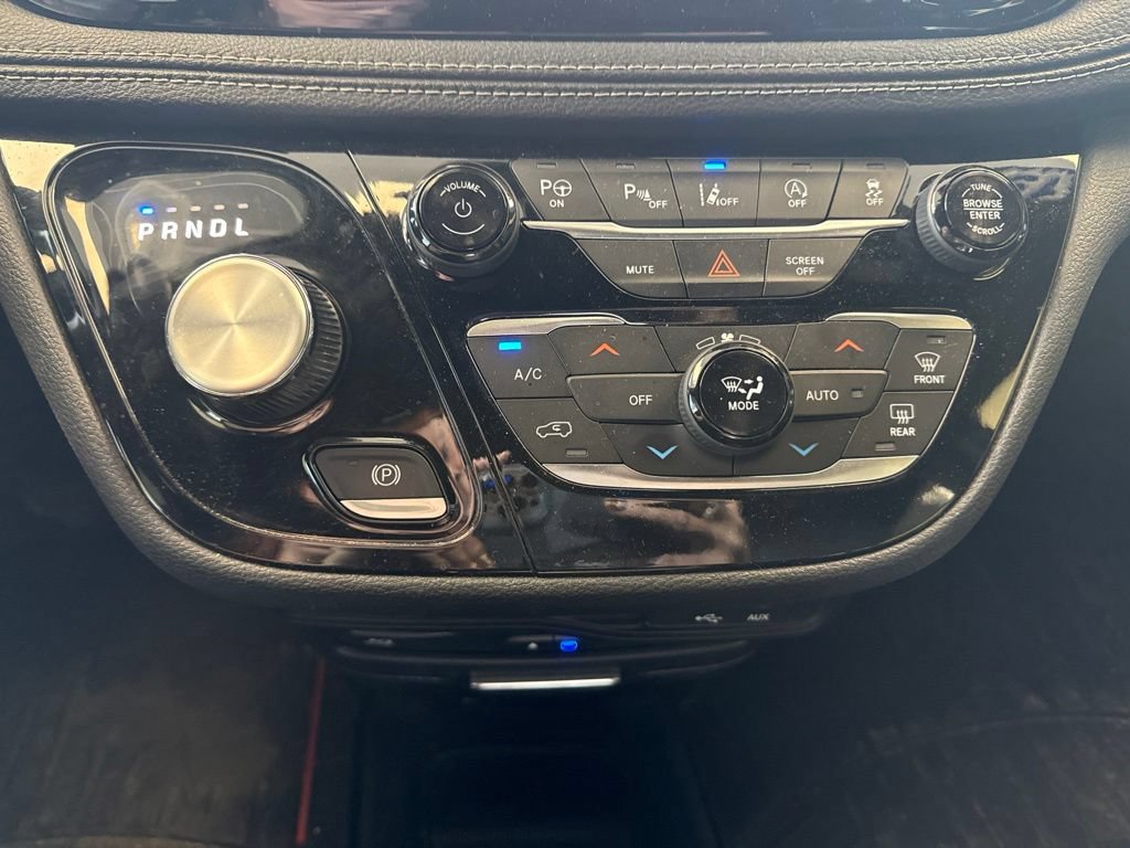 Used 2019 Chrysler Pacifica Limited w/ Advanced Safetytec Group FWD image 26